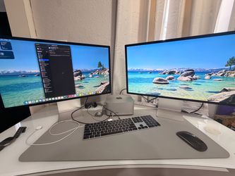 Apple M1 ultra & 2 Apple Studio Display