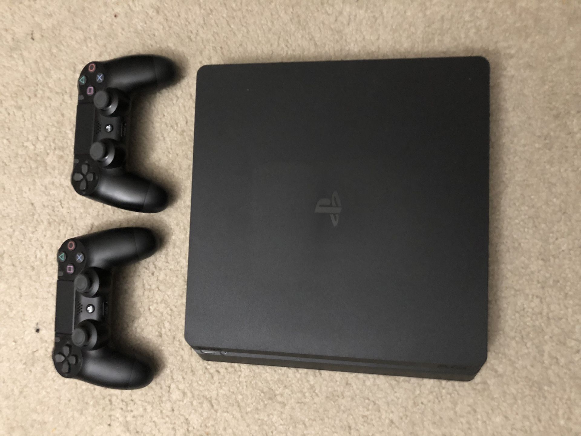 Play station 4 new