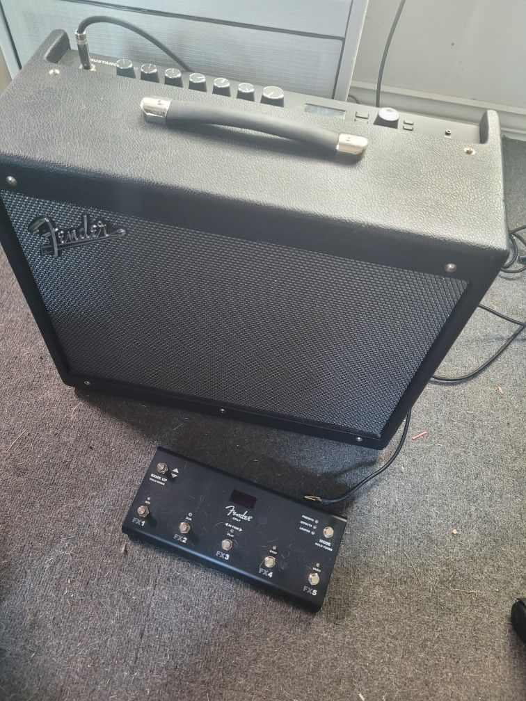Fender Gtx100 with Pedalboard