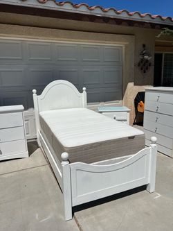White Twin Bed W/ Mattress & Boxspring!