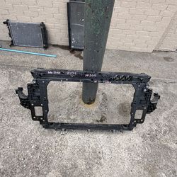 2023 Kia seltos radiator support