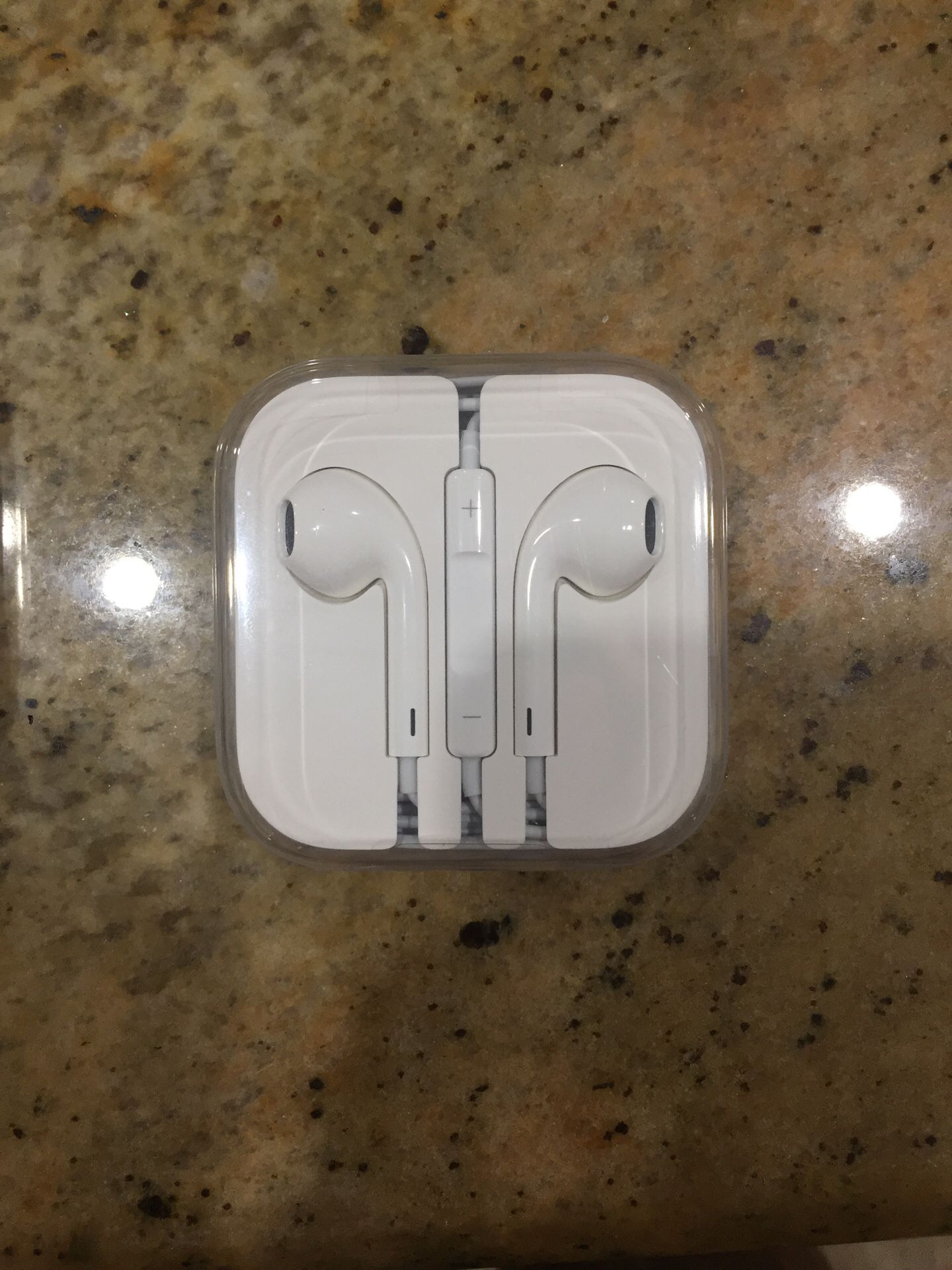 Apple Earbuds with Volume Adjuster- new in seal never used