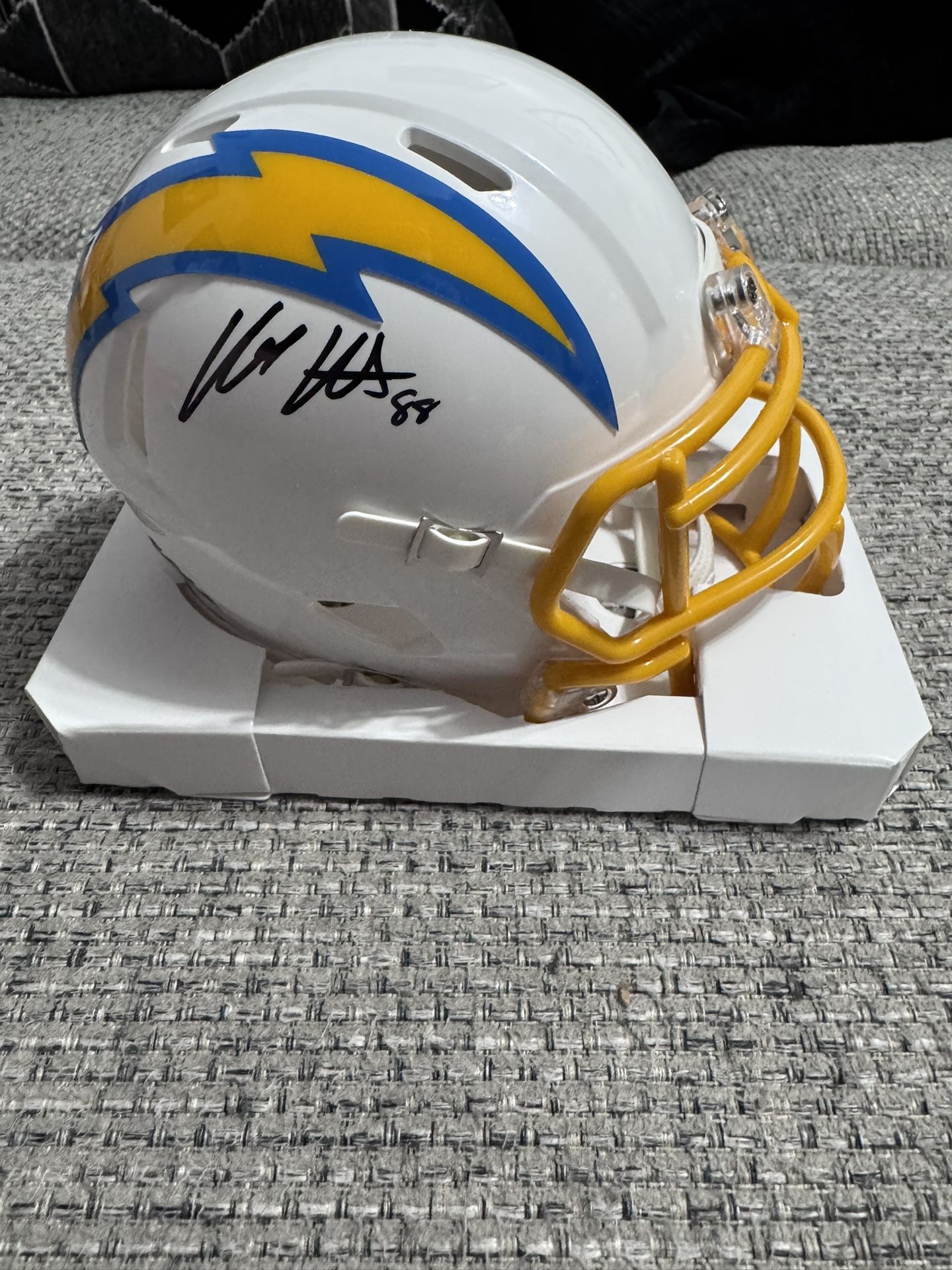 Hayden Hurst Signed Autograph Mini Helmet - Beckett Coa - L.A. Chargers