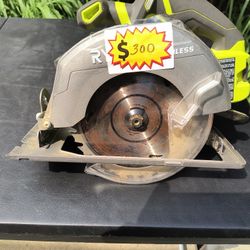 A Brushless Ryobi 7-in Circular Saw