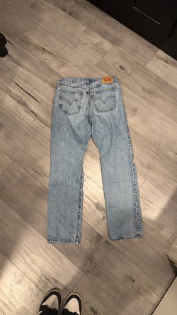 Size 28 Levi mom jeans