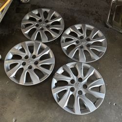 Hyundai 16” Hubcaps See Pics Firm Price ,,,,