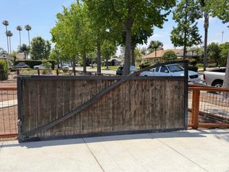 Gate   Puerta Wood and Metal Driveway Gate