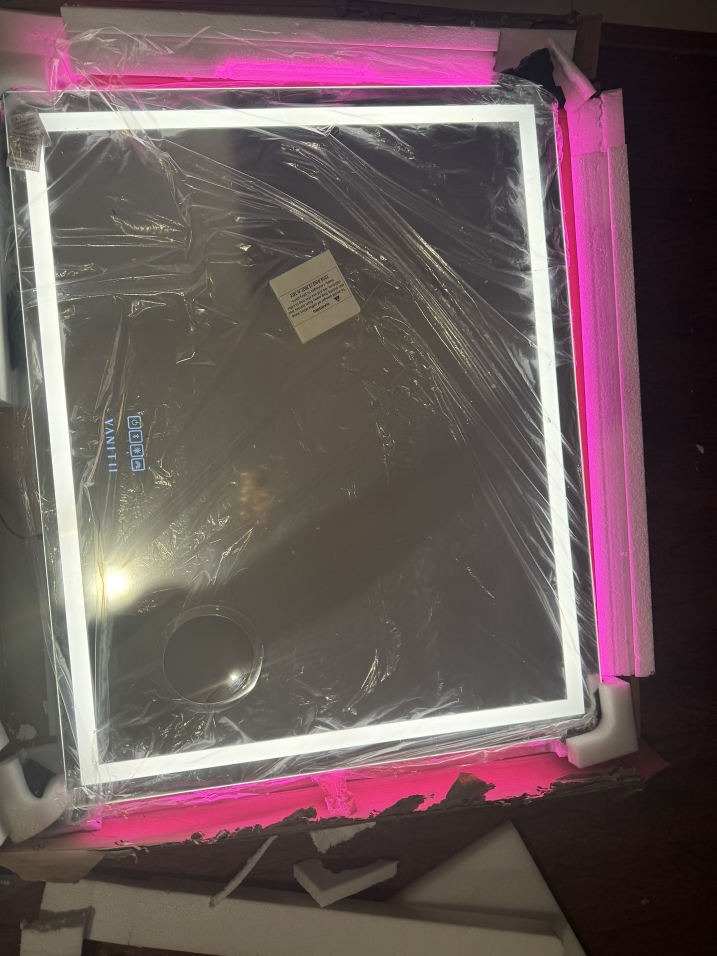 NEVER USED BRAND NEW XL VANITY MIRROR WITH RGB LIGHTS AND BLUE TOOTH SPEAKER