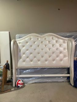 Queen Bedframe & box spring