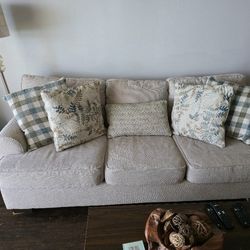 3 Cushoin Couch