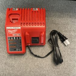 Milwaukee M12 & M18 Charger