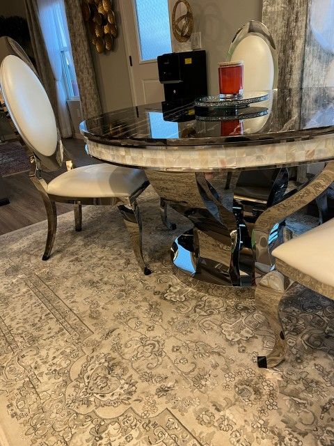 Dining Table. Kitchen Table