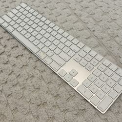 Apple Bluetooth Keyboard 