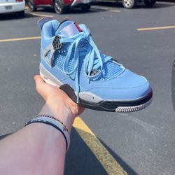 Air Jordan 4 Retro ‘UNC’