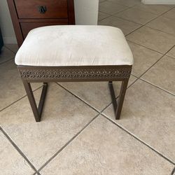 Vanity chair - solid