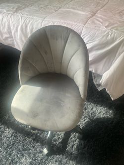 Vanity chair