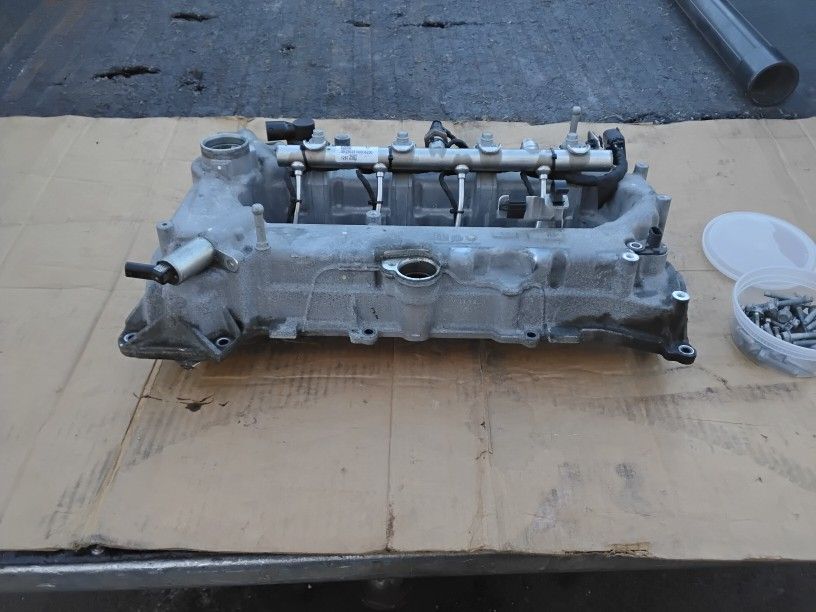 2015 Chevy Malibu Intake 1.5L And Fuel Injector Rails & Sensors Very Clean Like New.