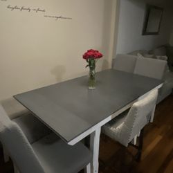 Dinning Table With 4 Chairs 