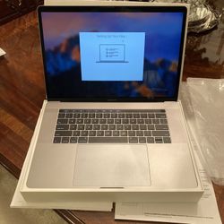 Mac Book Pro 15” With Touch Bar 