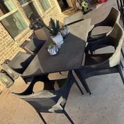 Wicker Patio Table & 6 Chairs 