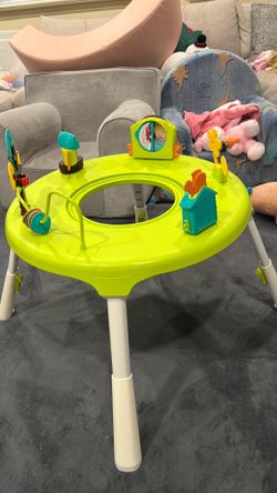 Baby portaplay and entertainment cube