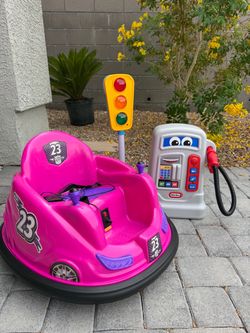 Kids bumper car, gas pump and traffic light set