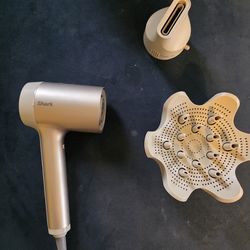 Shark hair dryer with diffuser and concentrator