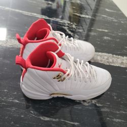 Jordan 12 Red / White 6Y 