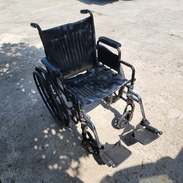 Drive Wheelchair 19" With Footrests