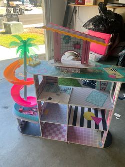 FREE BARBIE HOUSE