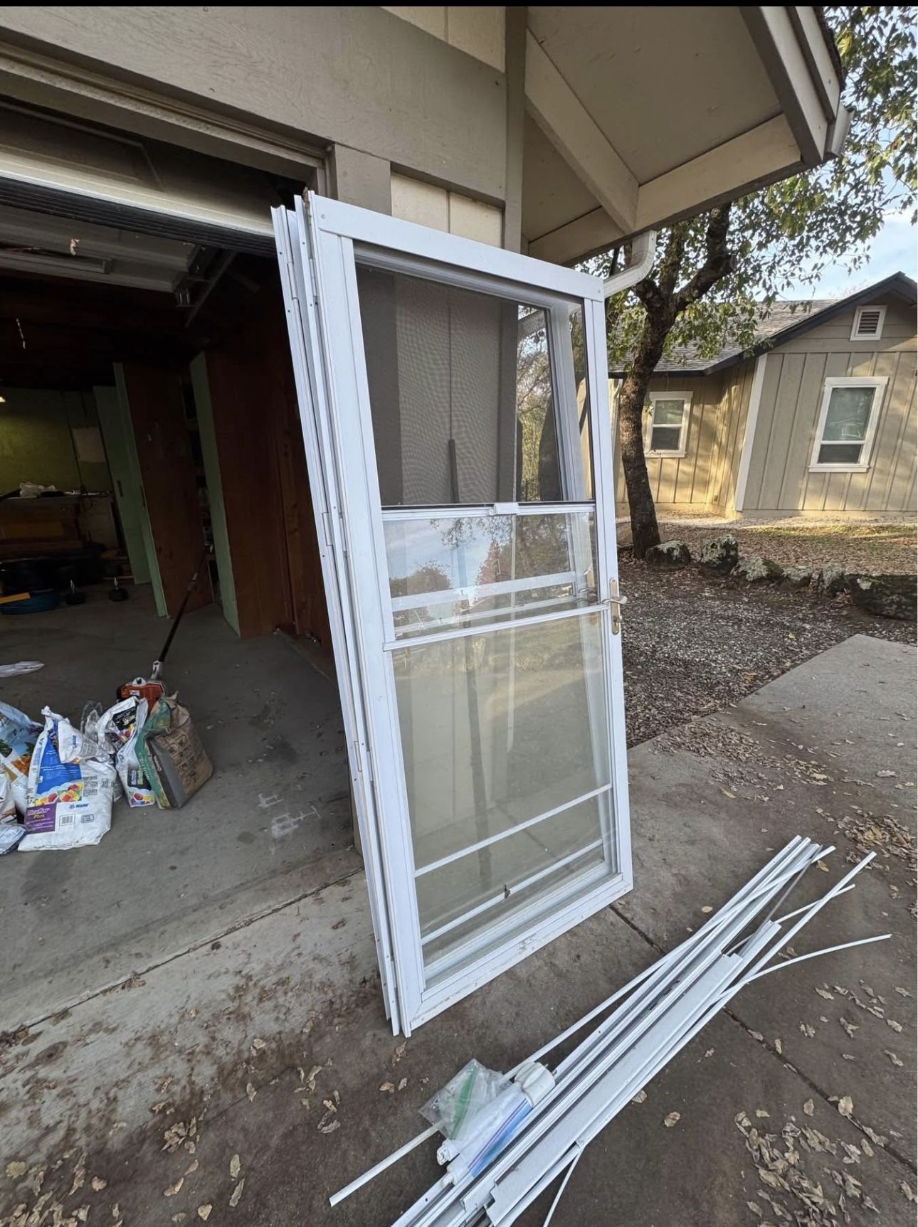 1 Anderson Storm Door 36 With Screens And Hardware.