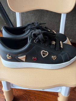 GUESS Black Charm-Detail Lace-Up Sneakers