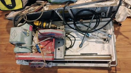 Tile machine