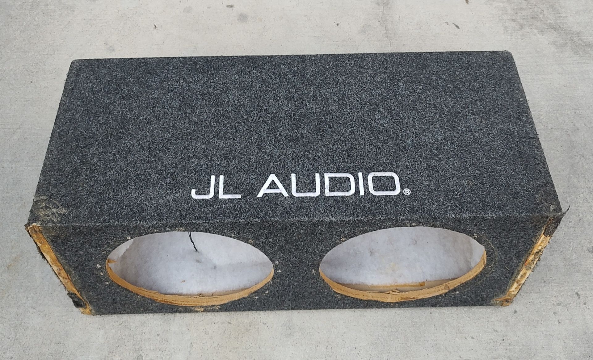 12 In JL AUDIO Dual Box With a Subwoofer for Sale in Las Vegas, NV