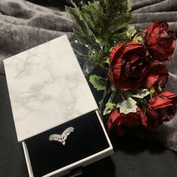 V Shape  Moissanite  ring size 8