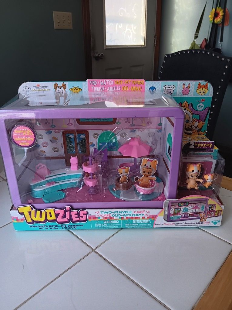 New Twozies Season 1 Cafe Toy Doll Playset. 2014 Moose Enterprise Gift. Girls