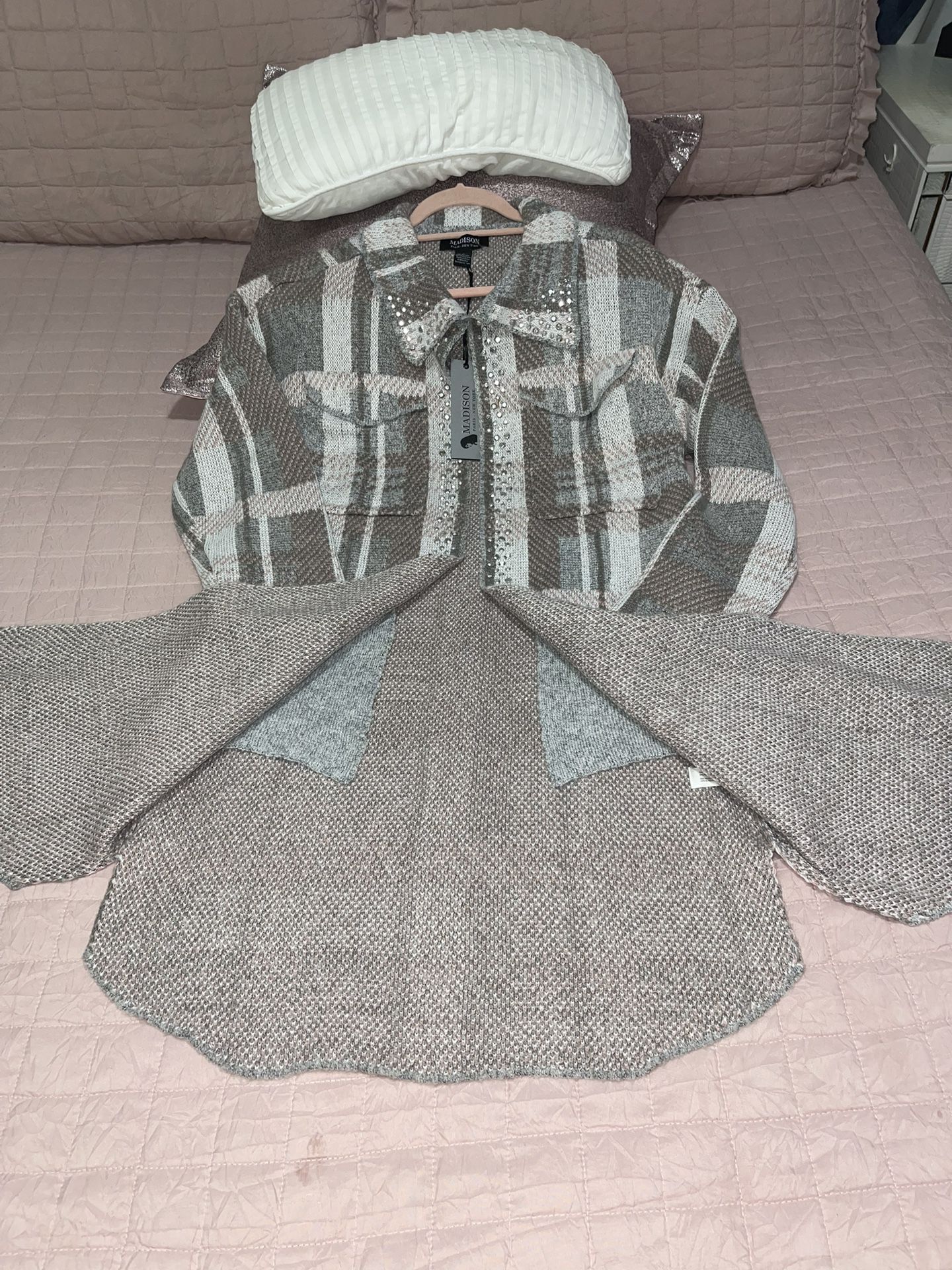 Madison Paris New York Long Sweaters Cardigan Size Large, With decorative stones And Pokets,. New Whit Tags 