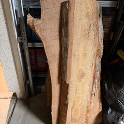 Red eucalyptus wood slabs and cookies