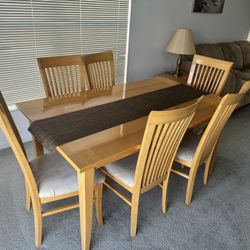 Dining Table With Matching Chairs- Haines city
