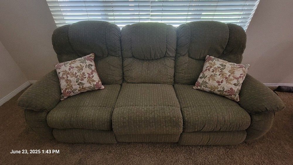Free La Z Boy Reclining Couch And Chair