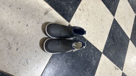 Kids Gray Ankle Boots with Zipper. US Size 6