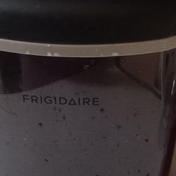 FRIGIDAIRE ICE MAKER