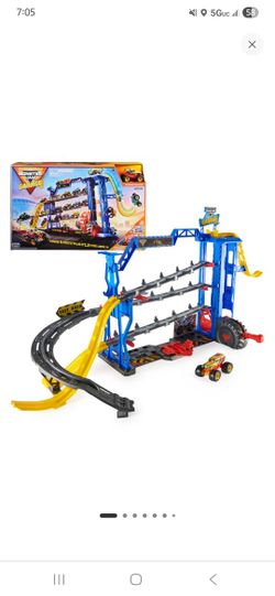 Monster Jam Garage Playset