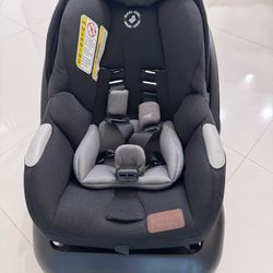 Maxi Cosi Car Seat + Base