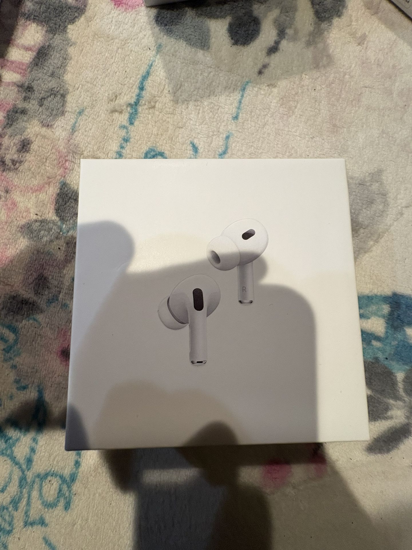 headphones (airpods)