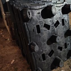 Black Stackable Pallets