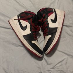 Air Jordan 1 Mid “Black/White/Gym Red” – Size 10 – Great Condition!