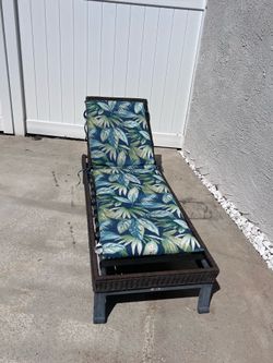 Chaise lounge chair