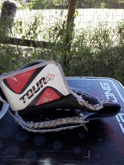 Tour ice hockey goalie glove