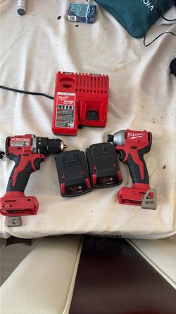 M18 18V Lithium-Ion Brushless Cordless Compact Drill/Impact Combo Kit (2-Tool) w/(2) 2.0 Ah Batteries, Charger & Bag